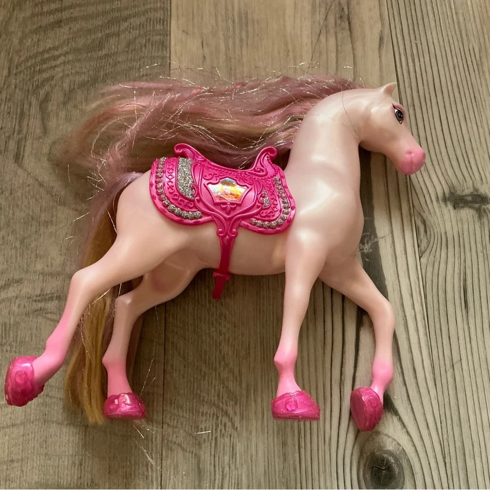 Vtg Disney Barbie princess pink horse with saddle sleeping beauty Aurora 10x9”